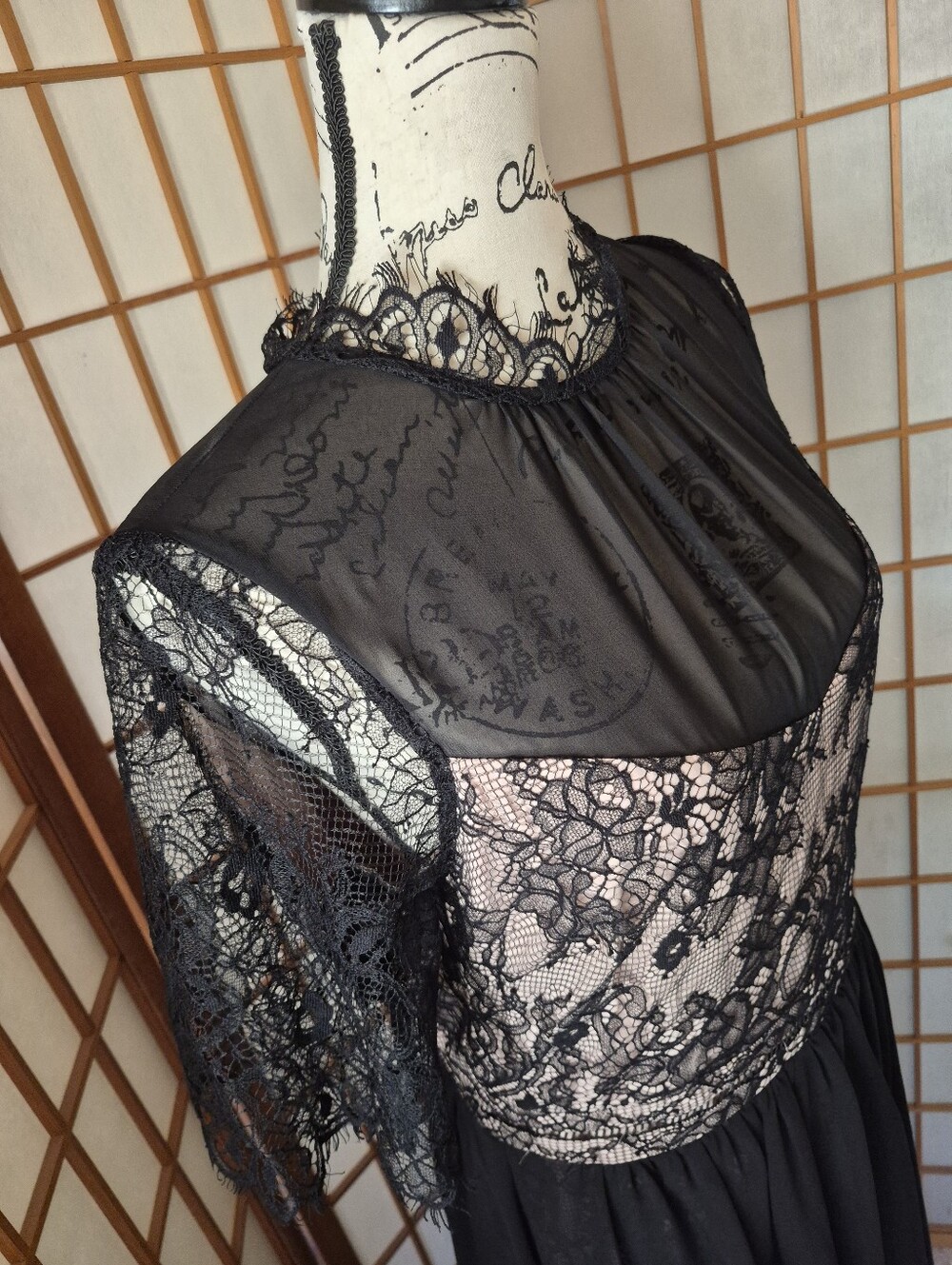 NWT Avec Le Filles Sheer Lace Midi Dress